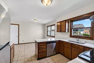 1 Georgetown Dr, Madison, WI 53719 - Photo 10