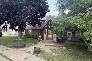 105 E Chestnut St, Pardeeville, WI 53954 - Photo 2
