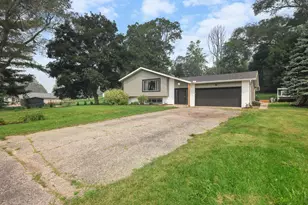 W8372 Crawford Rd, Portage, WI 53901 - Photo 2