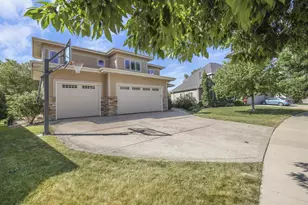 1314 Hanover Ct, Waunakee, WI 53597 - Photo 2