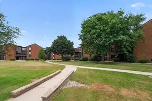 6100 W Stonehedge Dr, Greenfield, WI 53220 - Photo 34