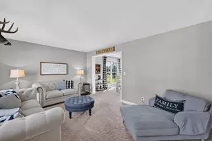 8819 W Whispering Oaks Ct, Franklin, WI 53132 - Photo 8