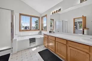 8819 W Whispering Oaks Ct, Franklin, WI 53132 - Photo 28