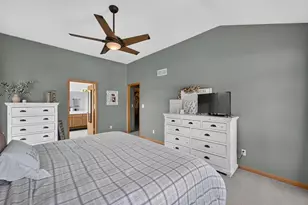 8819 W Whispering Oaks Ct, Franklin, WI 53132 - Photo 26