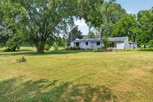 N6637 Meadowview Dr, Pardeeville, WI 53954 - Photo 4