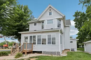 201 E 3rd St, Waunakee, WI 53597 - Photo 2