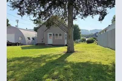 619 N Michigan Street, Prairie Du Chien, WI 53821 - Photo 2