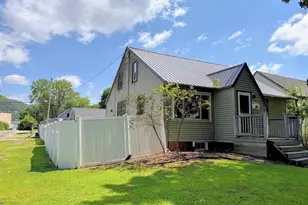 820 N Wacouta Ave, Prairie Du Chien, WI 53821 - Photo 2
