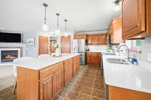 3821 Stonebridge Dr, Madison, WI 53719 - Photo 4
