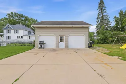 118 Pleasant Street, Beaver Dam, WI 53916 - Photo 4