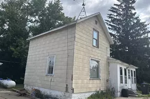 400 N Farmer St, Princeton, WI 54968 - Photo 2
