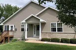 125 Summit Ct, Columbus, WI 53925 - Photo 2