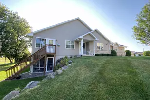 125 Summit Ct, Columbus, WI 53925 - Photo 4