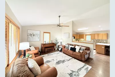 214 Coyle Parkway, Cottage Grove, WI 53527 - Photo 4