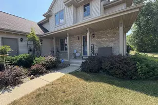 642 E Waterford Dr, Beloit, WI 53511 - Photo 2