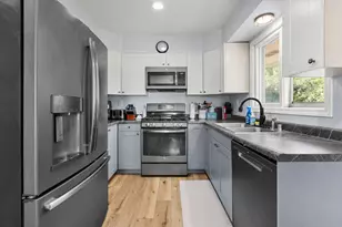 2019 Mitchell St, Oshkosh, WI 54901 - Photo 8