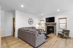 827 Cedar St, Wisconsin Dells, WI 53965 - Photo 6