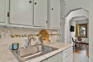 2606 Coolidge St, Madison, WI 53704 - Photo 8