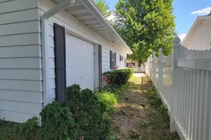 1133 N Claremont Dr, Janesville, WI 53545 - Photo 2