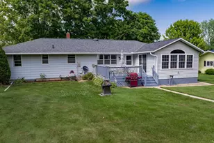 308 Elmberta St, Mauston, WI 53948 - Photo 2