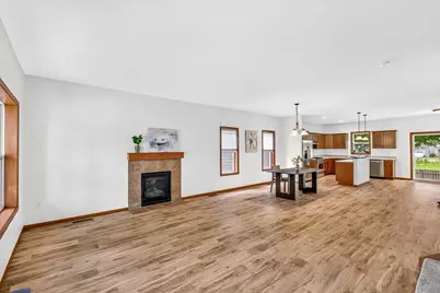 360 S Goldenrod Drive, Sun Prairie, WI 53590 - Photo 6