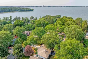 5405 Greenleaf Dr, Madison, WI 53713 - Photo 2