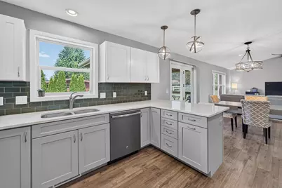 716 Holy Cross Way, Madison, WI 53704 - Photo 8