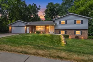 784 N Musket Ridge Dr, Sun Prairie, WI 53590 - Photo 1