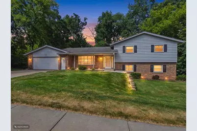 784 N Musket Ridge Drive, Sun Prairie, WI 53590 - Photo 2