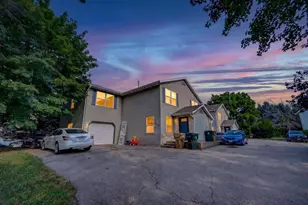 806 N Thompson Dr, Madison, WI 53704 - Photo 2