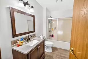 806 N Thompson Dr, Madison, WI 53704 - Photo 20