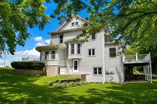 607 Dodge St, Mineral Point, WI 53565 - Photo 8