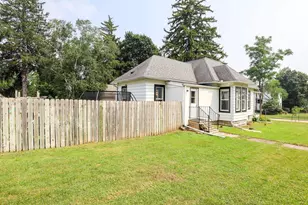 203 10th St, Baraboo, WI 53913 - Photo 36
