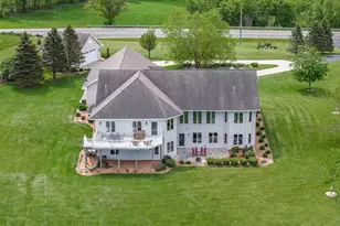 410 W Elroy St, Elroy, WI 53929 - Photo 2