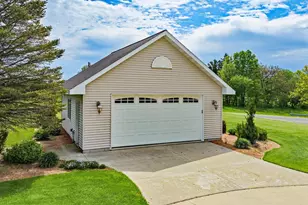 410 W Elroy St, Elroy, WI 53929 - Photo 74