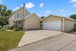 709 W Edgewater St, Portage, WI 53901 - Photo 28