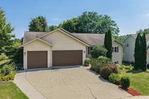 1106 20th St, Baraboo, WI 53913 - Photo 2