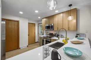 7026 Heather Glen Dr, Madison, WI 53719 - Photo 14