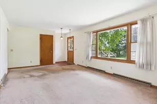 105 Holman Rd, Deerfield, WI 53531 - Photo 12