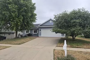 4152 Hawkridge Dr, Janesville, WI 53546 - Photo 2