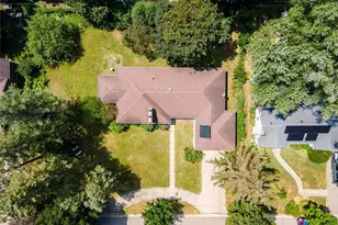 25 Hiawatha Cir, Madison, WI 53711 - Photo 2