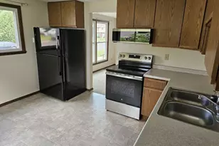 625 Cross St, Poynette, WI 53955 - Photo 2