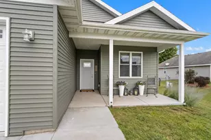 N6736 Clover Ln, Pardeeville, WI 53954 - Photo 4