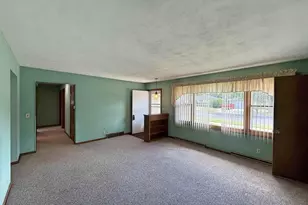 1429 N Pontiac Dr, Janesville, WI 53545 - Photo 6