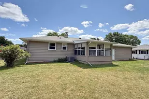1429 N Pontiac Dr, Janesville, WI 53545 - Photo 4