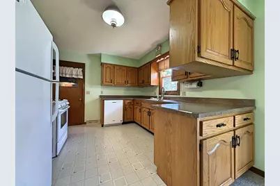 1429 N Pontiac Drive, Janesville, WI 53545 - Photo 12