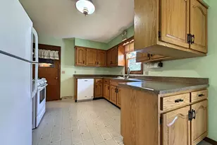 1429 N Pontiac Dr, Janesville, WI 53545 - Photo 12