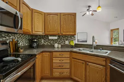 391 N Heatherstone Drive, Sun Prairie, WI 53590 - Photo 10