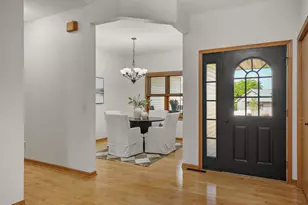 391 N Heatherstone Dr, Sun Prairie, WI 53590 - Photo 4