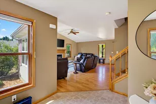 1004 Gomer Dr, Beaver Dam, WI 53916 - Photo 4